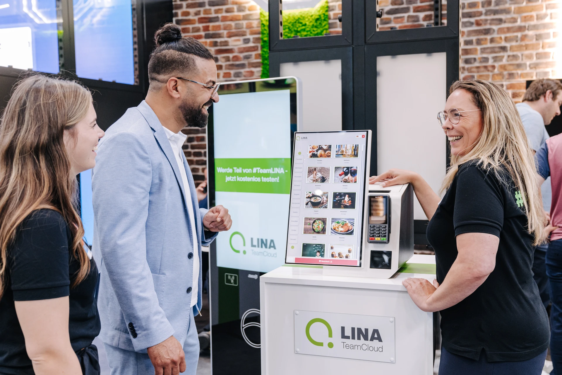 Beratungssituation bei LINA TeamCloud auf der CHEFS CULINAR Messe