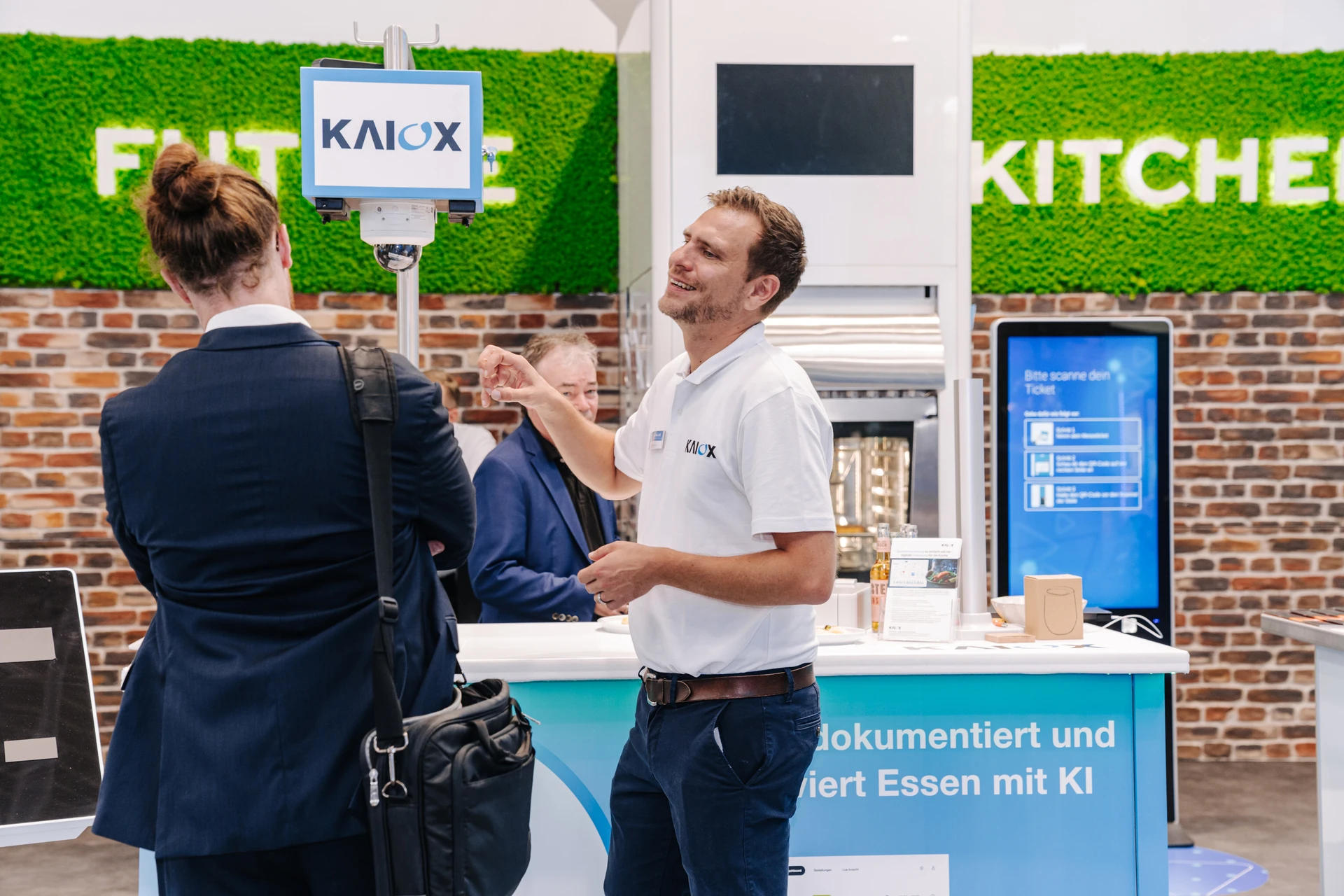 Beratungssituation bei KAIOX auf der CHEFS CULINAR Messe