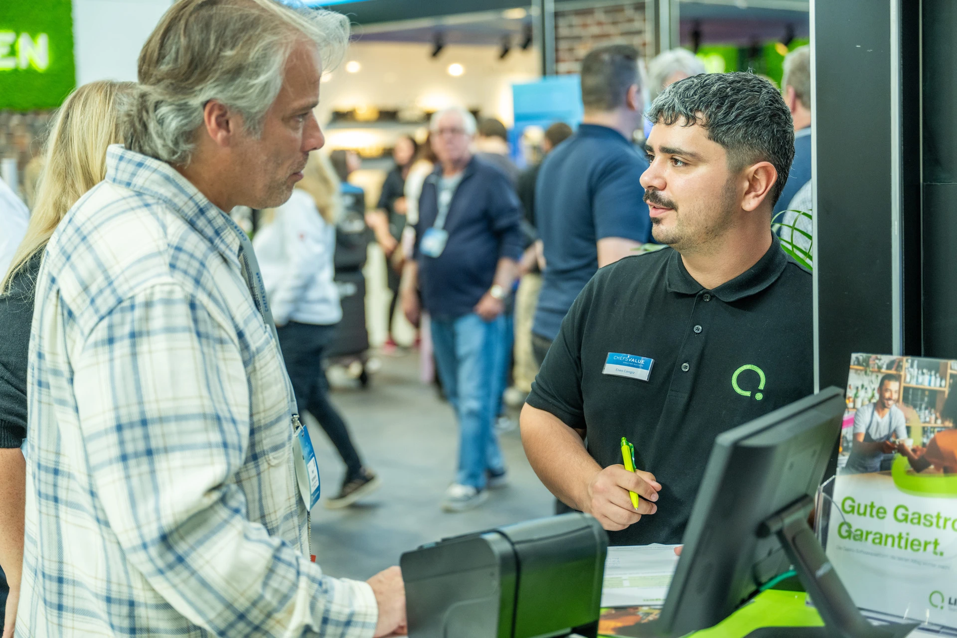 Beratungssituation bei LINA TeamCloud auf der CHEFS CULINAR Messe