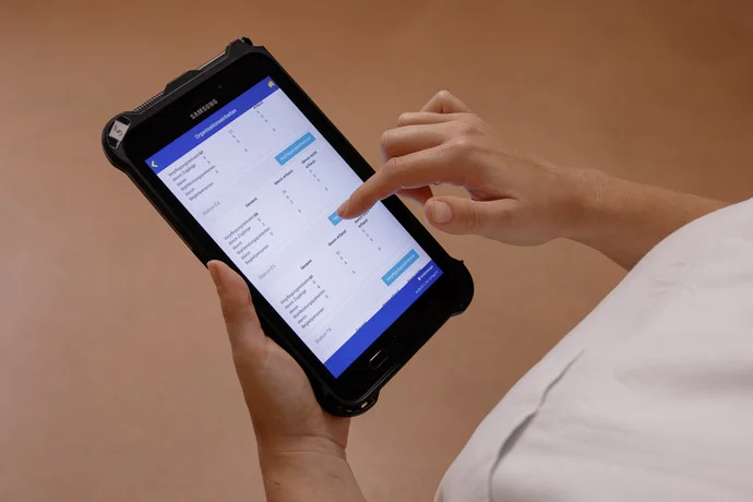 Personal bedient mobile App auf dem Tablet